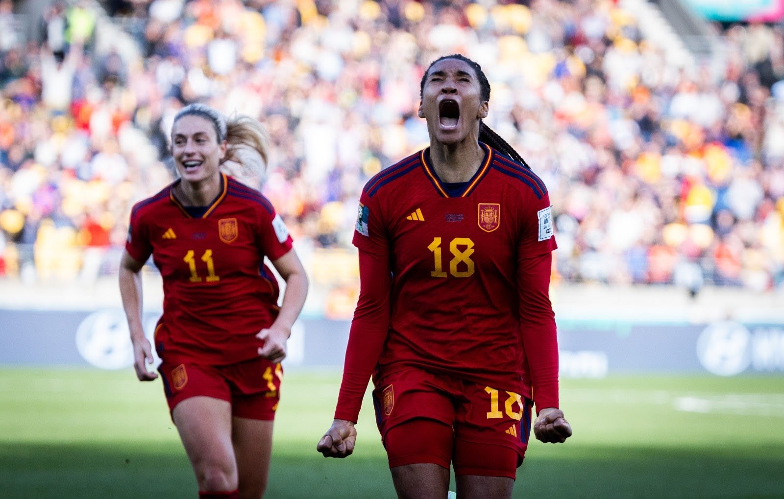 Salma Paralluelo hace historia metiendo a España en semifinales del