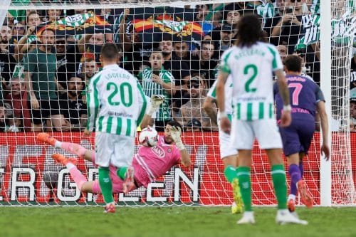 Gran partido de Joan García, pero no pudo evitar el tanto de Lo Celso